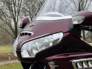 925 (9)