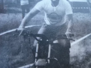 014_1982-Mopedrennen_mit_Ei