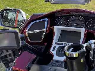 954 (17)