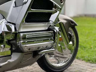 882 (12)