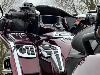 925 (8)